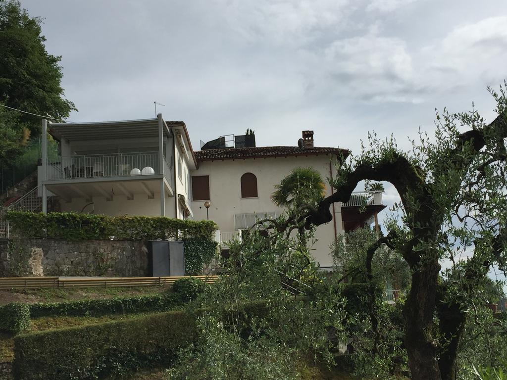 Residence La Mignon - Terrazza Torri Del Benaco Extérieur photo